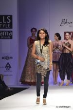 Model walk the ramp for Bhanuni by Jyoti Sharma Show at Wills Lifestyle India Fashion Week 2012 day 3 on 8th Oct 2012 (114).JPG